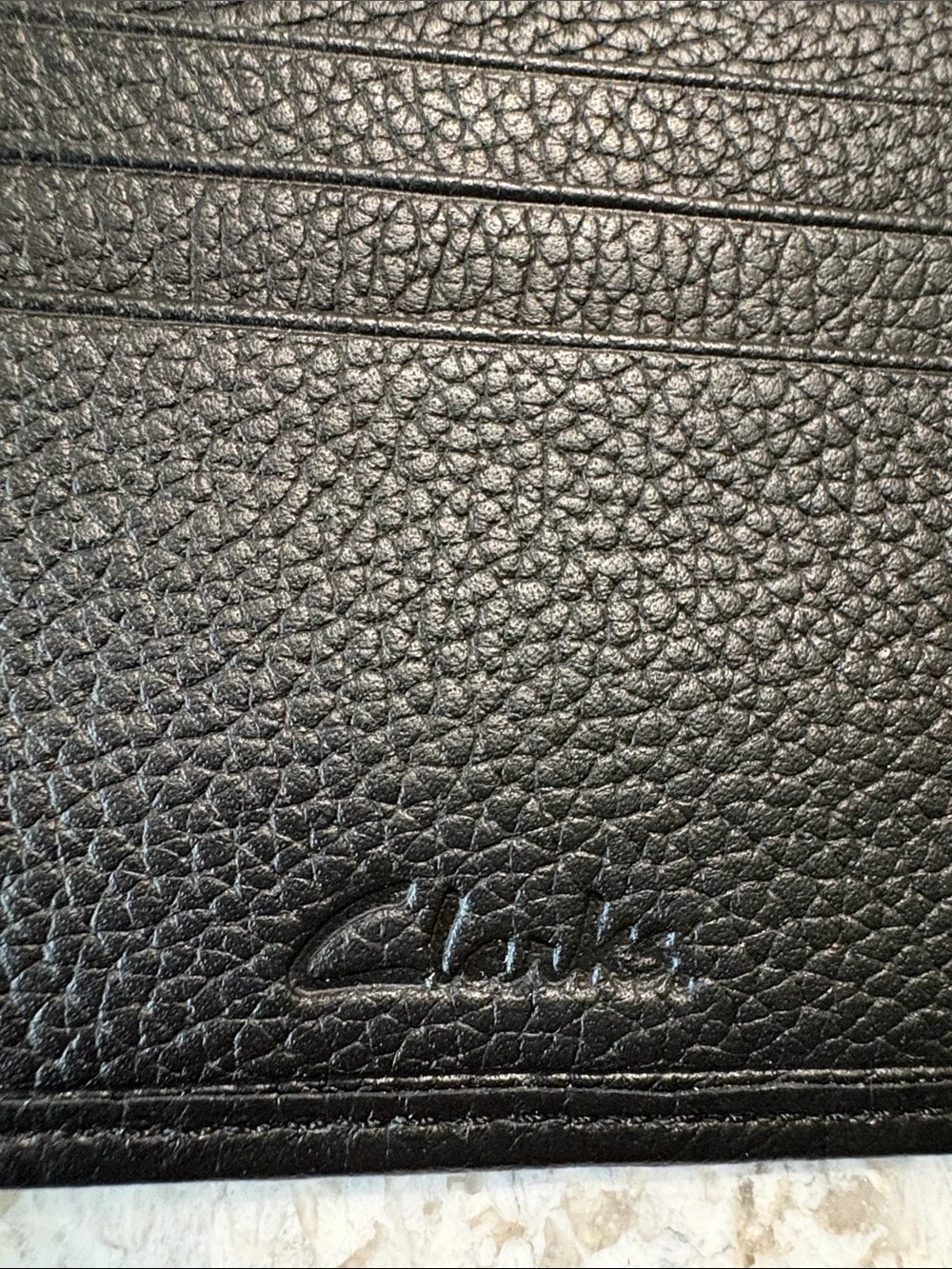 🎩 Clarks Pebbled Leather Slimfold Wallet in black
